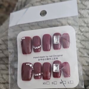 Elegant Burgundy Nail Set